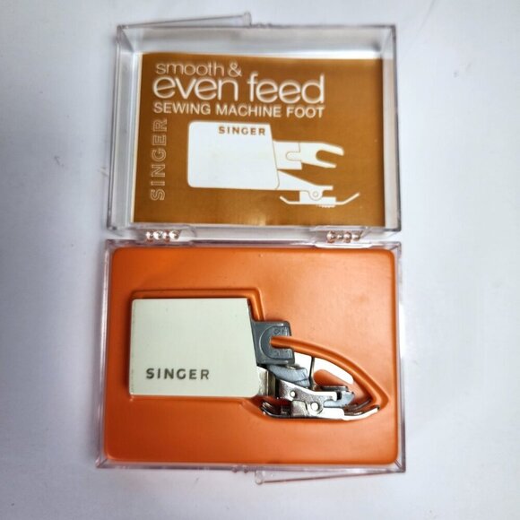 Singer Smooth and Even Feed Sewing Machine Foot C-400 Model Original Case - Picture 1 of 6